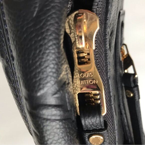 Authentic Louis Vuitton Navy Petillante Clutch Monogram Empreinte Leather EUC - Picture 9 of 13